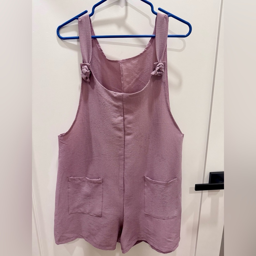 Light pink overall shorts - size large